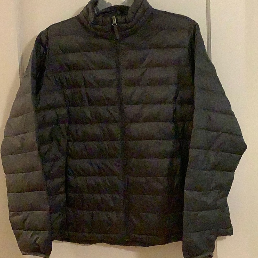 AMAZON ESSENTIALS Lightweight Packable Puffer Jacket